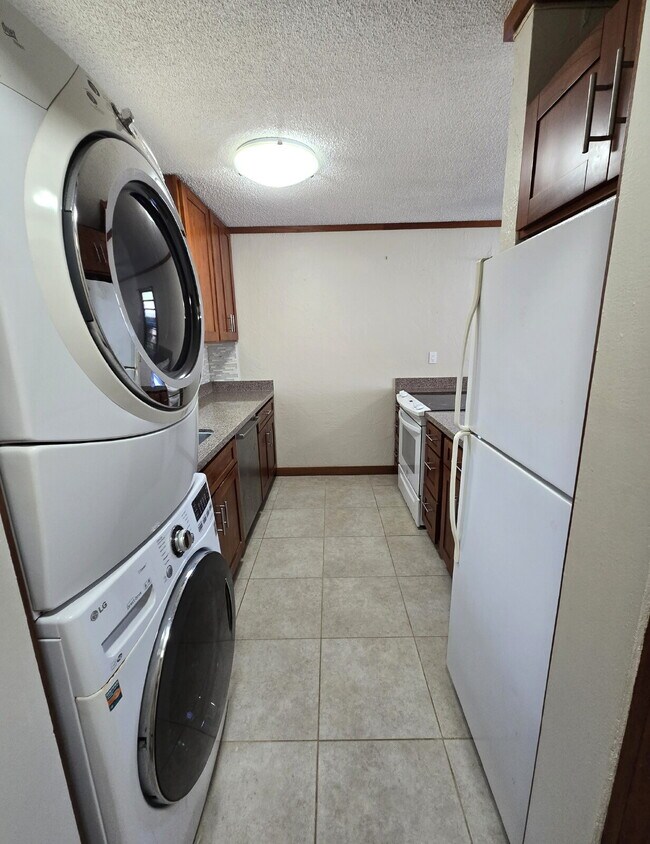2Br/1.5ba/2pkg Split Level Townhome - Pearlridge Aiea