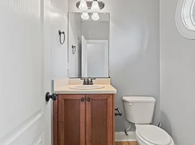 Photo - 632 Dunrobin Ln