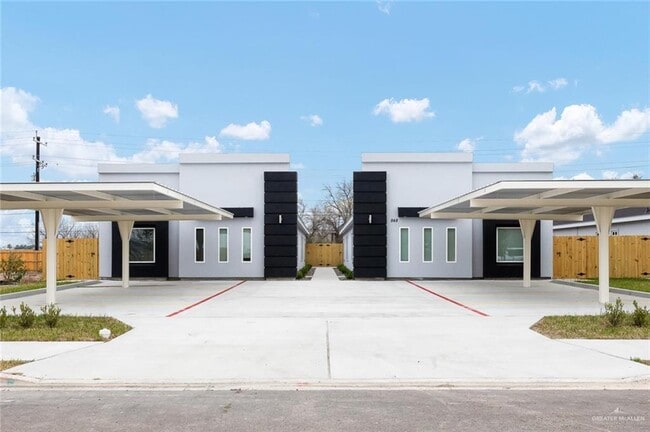 Building Photo - 8 Palm Dr Unit 2