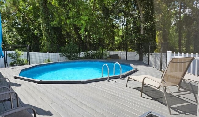 Photo - 711 Epps Brown St E