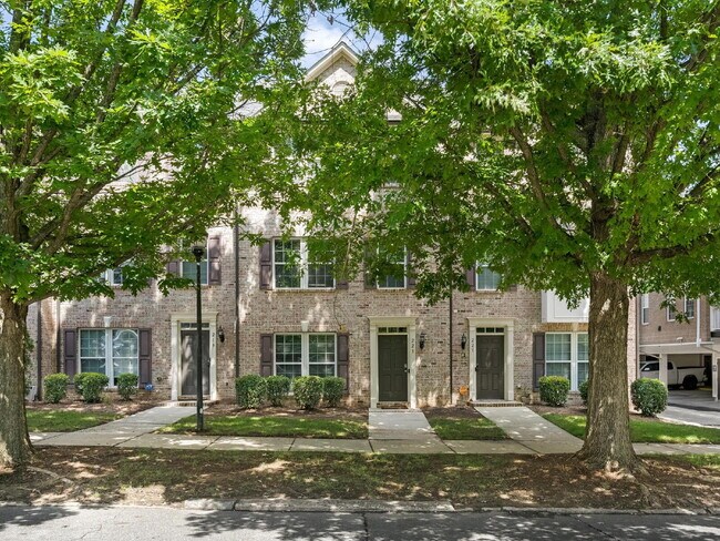 Building Photo - Third Ward Stunner-Uptown Location!