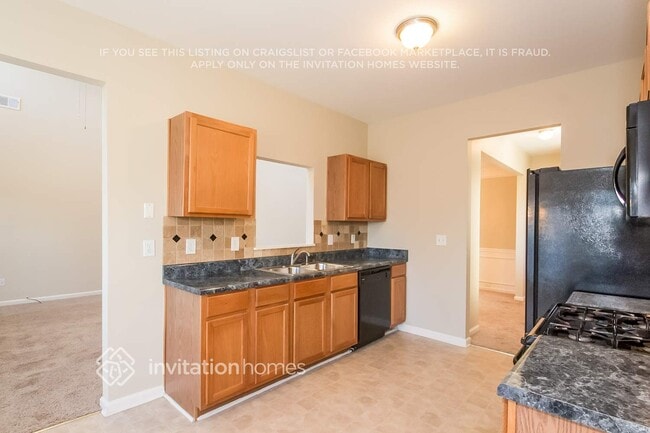Photo - 330 Fairpointe Pl