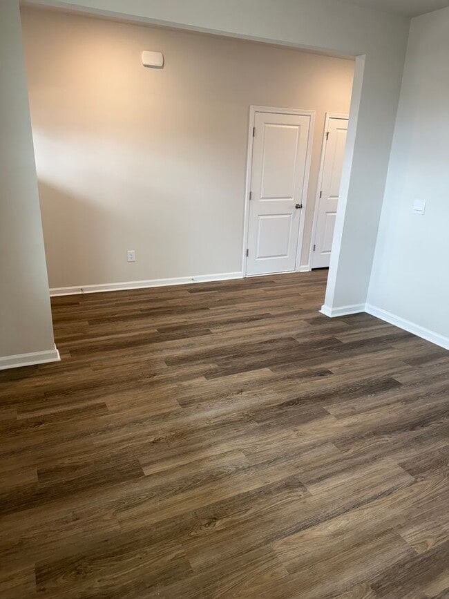 Photo - 4 BEDROOMS in Central Conway Location in Kingston Bay! Beautiful Pond View!