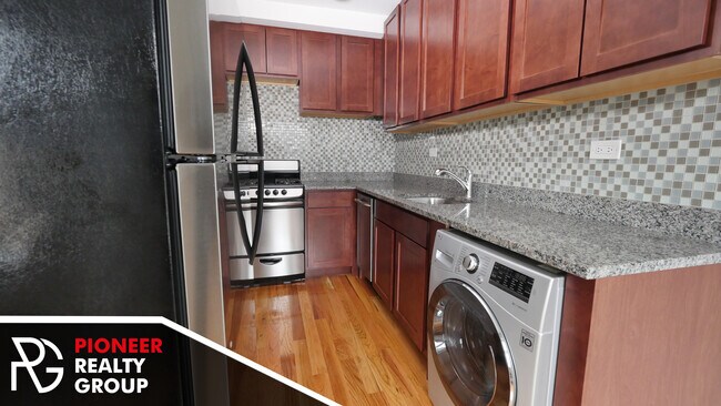 Photo - 506 W Arlington Pl Apartments Unit 3