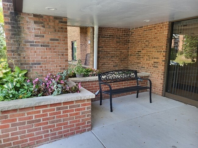 Photo - 7510 Farmingdale Dr Unit 104