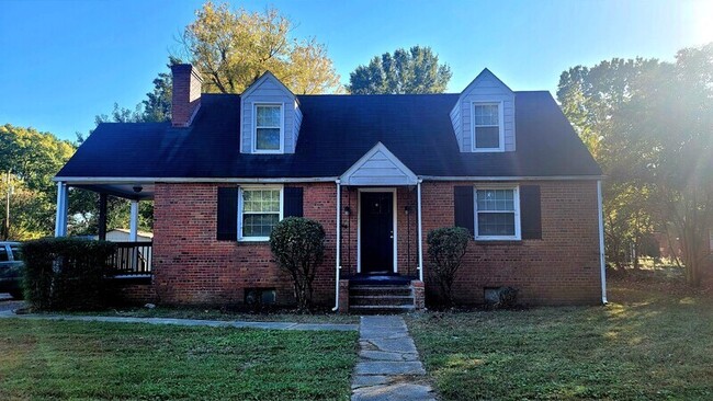 Building Photo - 3523 Chapel Dr