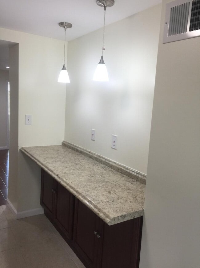 Photo - 1129 Carpenter St