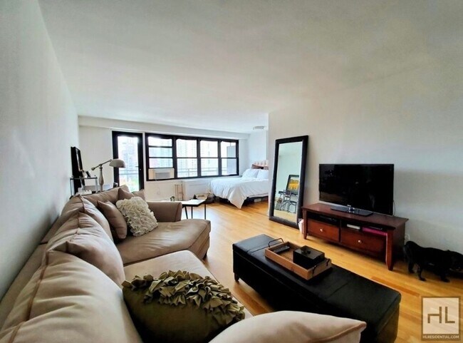 E 82 St