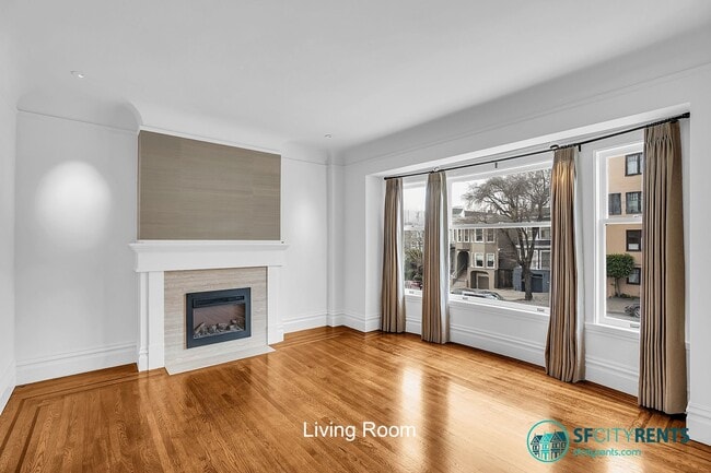 Photo - Sun-filled Presidio Heights Residence w/ Private Deck, Hot Tub & Garage Parking Unidad 220 Arguello Blvd.