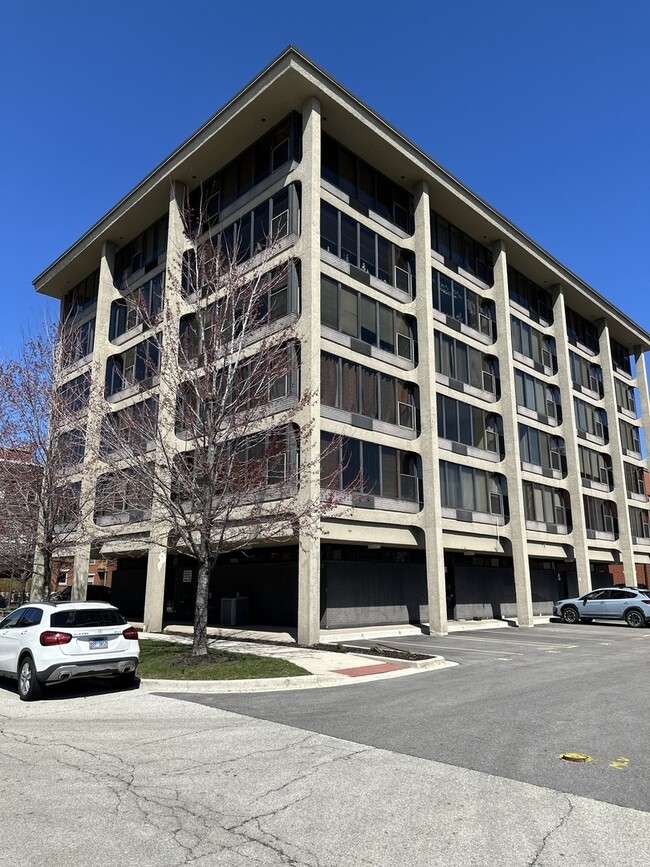 Building Photo - 345 E Eastgate Pl Unit 304