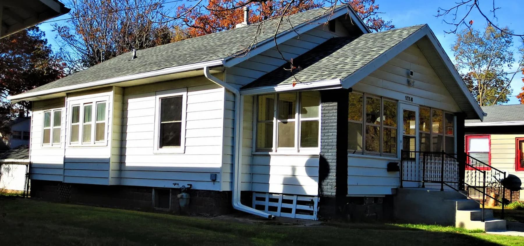 2 Bedroom Home with hard surface flooring! - 2 Bedroom Home with hard surface flooring!