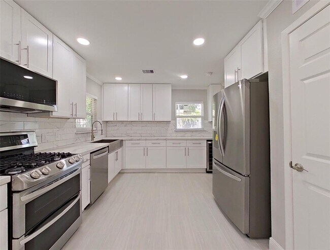 Photo - 4947 Poinciana Dr