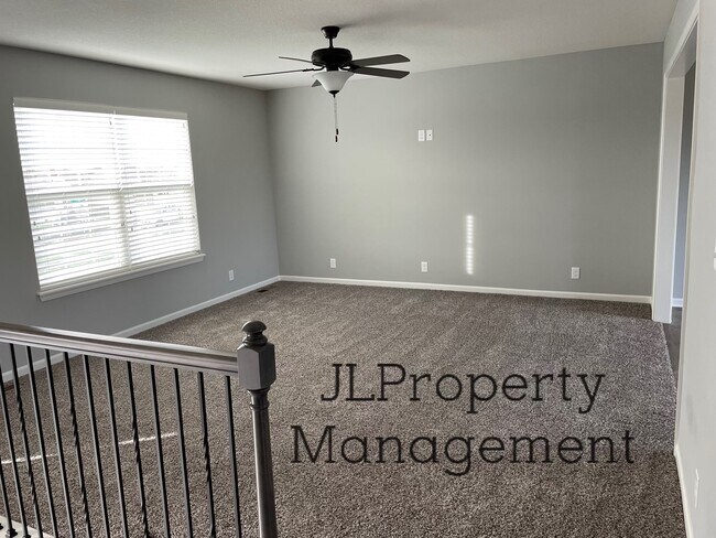 Photo - 505 SW Powell Dr