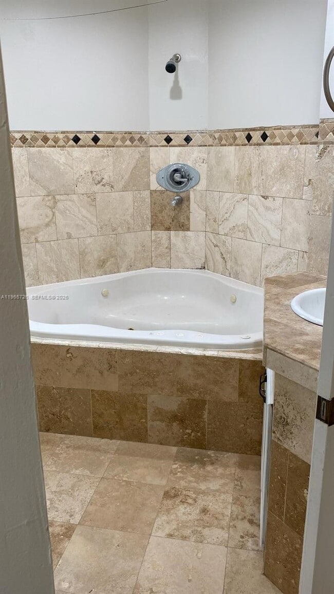 Photo - 713 SW 10th St