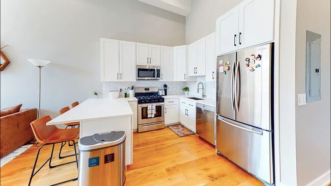 Photo - 1470 W Webster Ave Unit 204