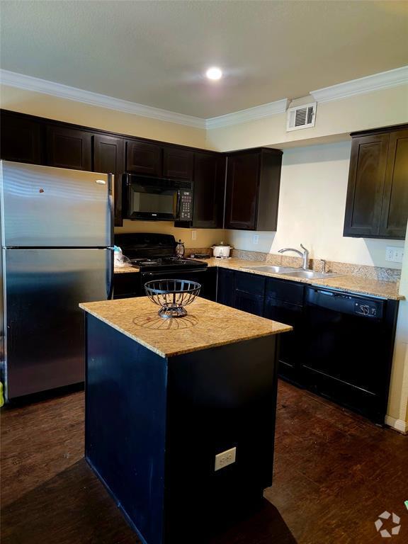 Building Photo - 300 Pecore St Unit 28 Rental