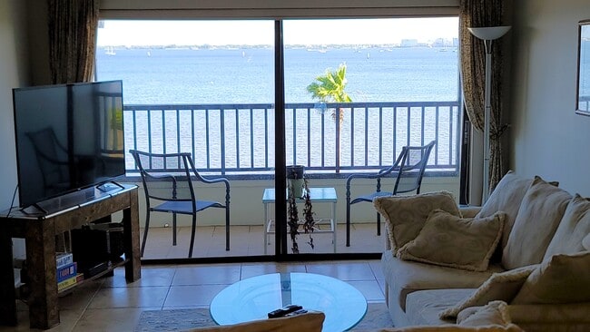 Building Photo - 1500 Park Beach Cir Unit 3E