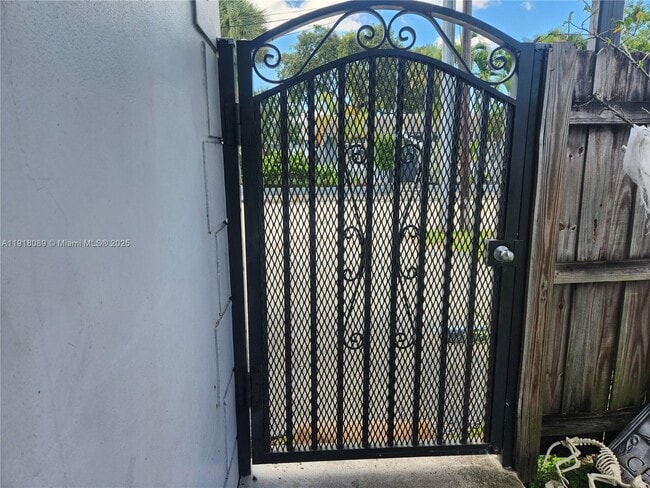 Photo - 210 SW 8th St Unit 1-3