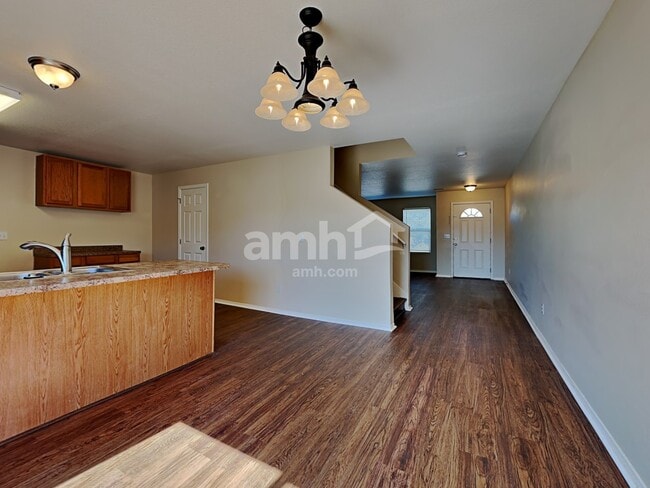 Photo - 2136 Summit Way