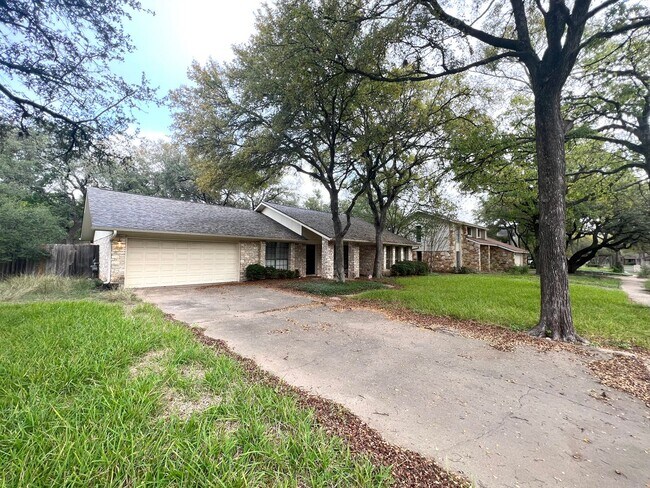 Photo - Charming single-story home with 4 bedrooms and 2 bathrooms for rent in neighborhood of Anderson M...