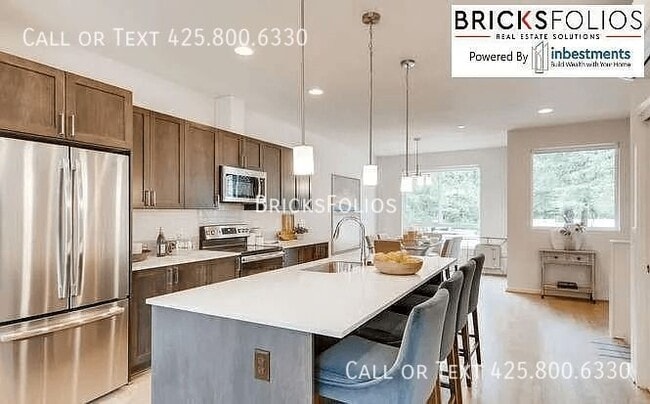 Photo - Don’t Miss This! Stunning Corner-Unit Lynnwood Townhome with Guest Suite