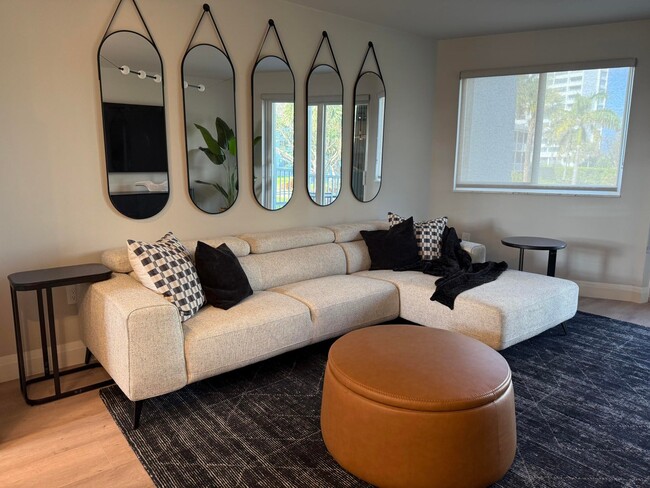 Building Photo - 2730 Banyan Rd Unit 23b