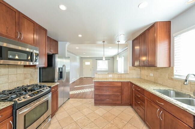 Photo - 1661 S Pearl St House