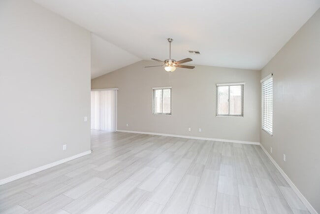 Photo - 1037 W 7th Ave