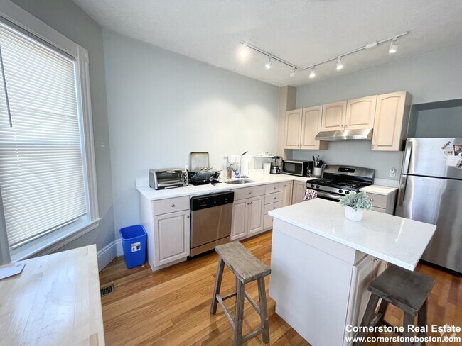 Building Photo - 24 Pond St Unit 4 Rental