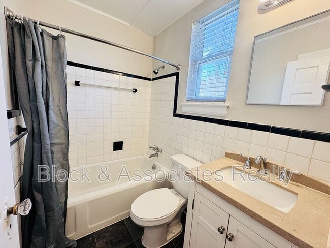 Photo - 1108 W Friendly Ave Unit Apt 1