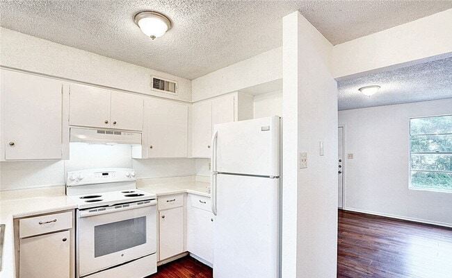 Photo - 728 Martindale Rd