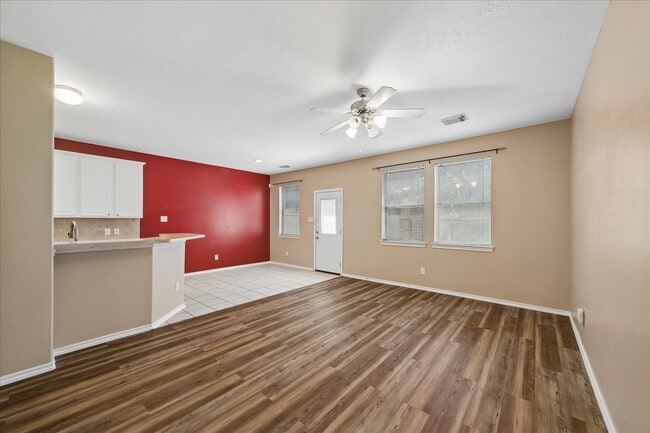 Photo - 341 Capella Oaks Ln