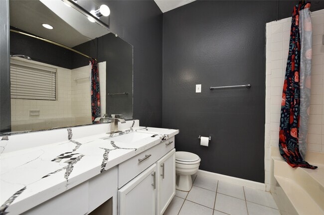 Building Photo - 2023 Gentryside Dr Unit 201