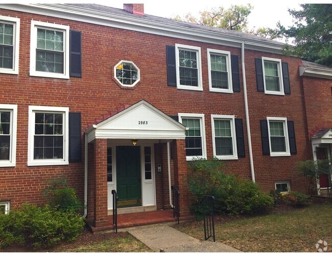 Building Photo - This residence showcases a beautifully upd... Rental
