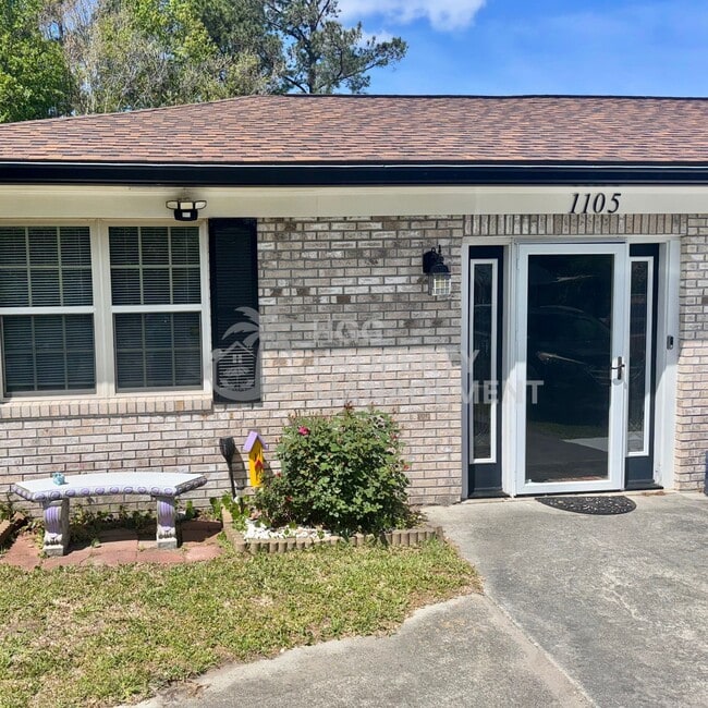 Photo - 1105 Kenningston St