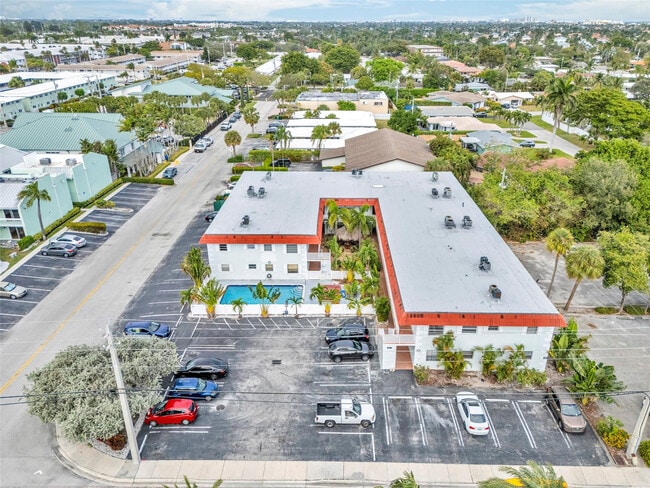 Building Photo - 2201 NE 36th St Unit 205