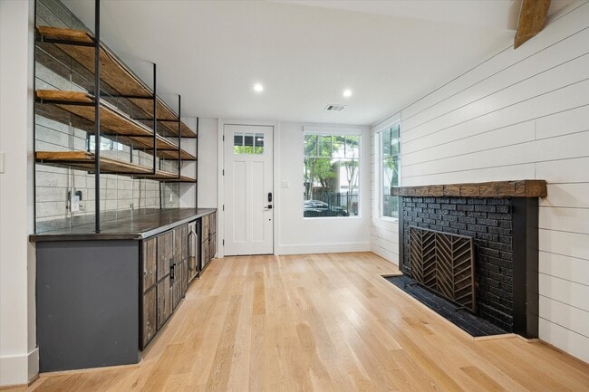 Building Photo - 406 Bomar St Rental