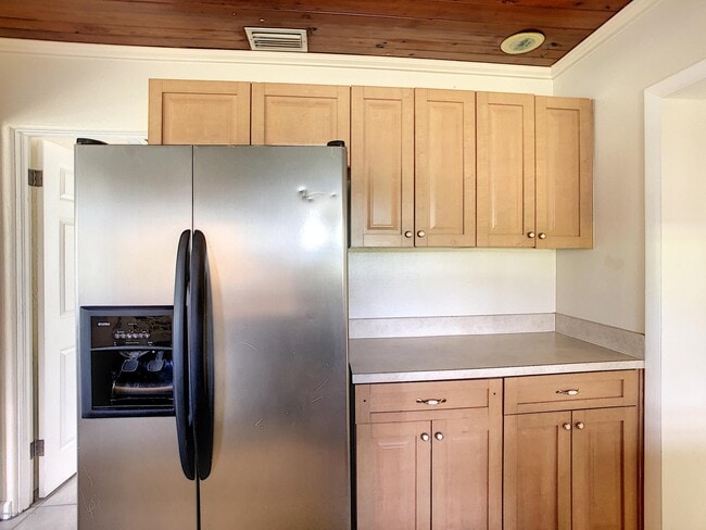 Photo - 319 Lucerne Dr