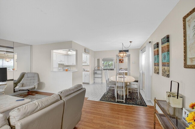 Photo - 359 Saxony Trail Unit 359