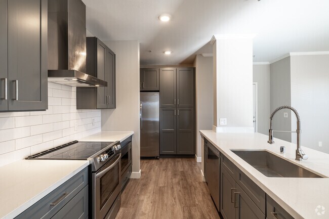 1BR, 1BA - 850SF