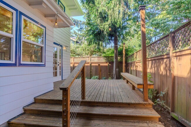 Photo - 2540 11th Ave W