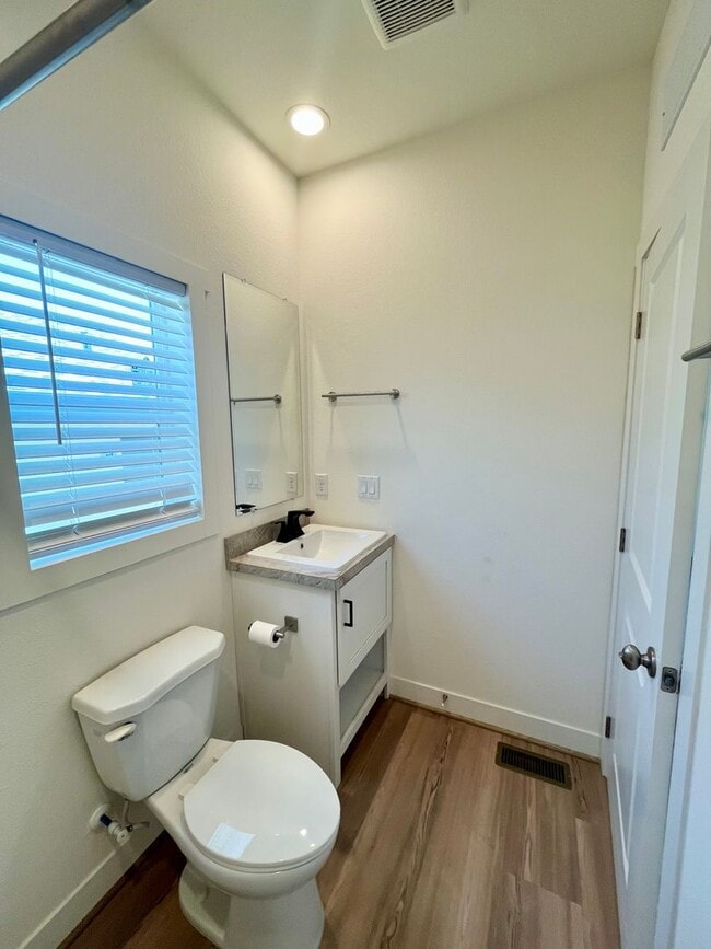 Photo - 3535-3537 Mount Burnham Court Unit 3537