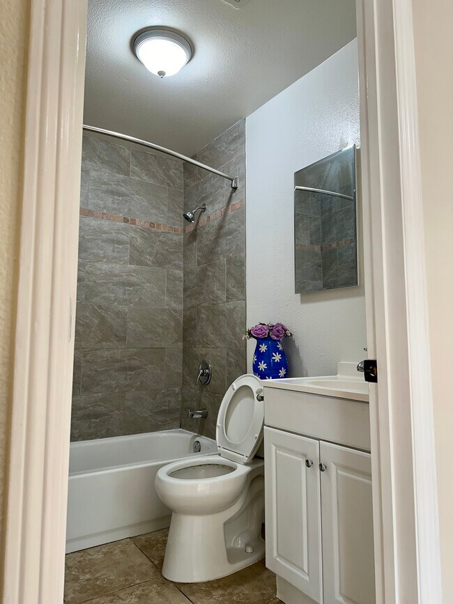 Photo - 3828 W 105th St Unidad Front Home