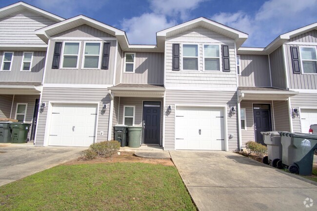 Building Photo - Beautiful 3 Bedroom Townhome with 2.5 Bath...