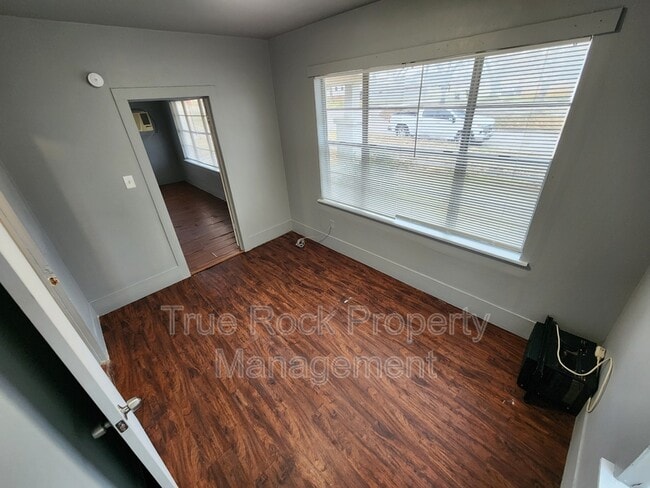 Photo - 400 W 17th St