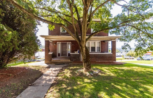 729 McLane Ave