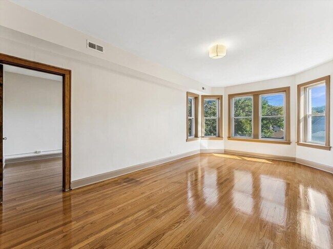 Photo - 4720 N Springfield Ave Unidad 2