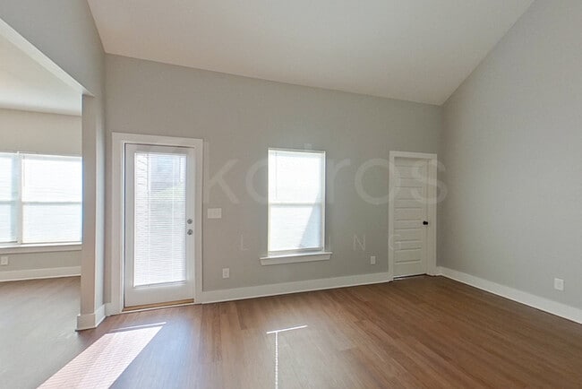 Photo - 8008 Shadesbrook Dr