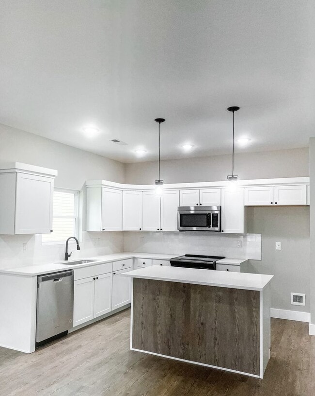 Photo - 3 Bedroom 2 Full Bath HOUSE with GARAGE