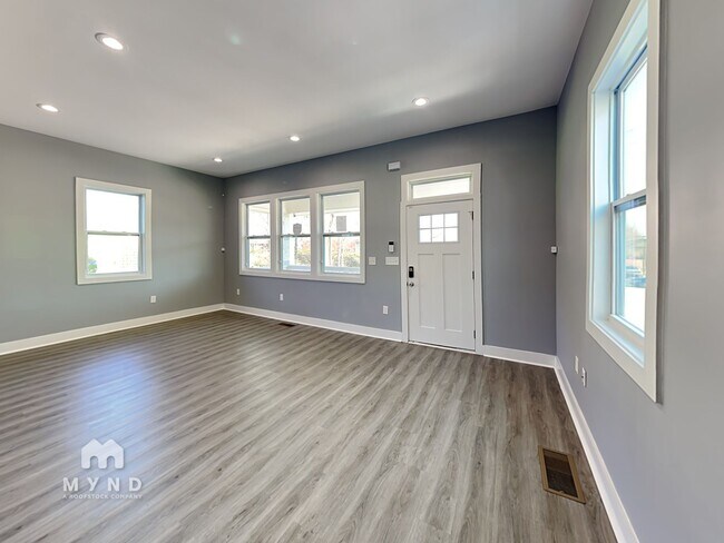 Photo - 629 Windsor St SW